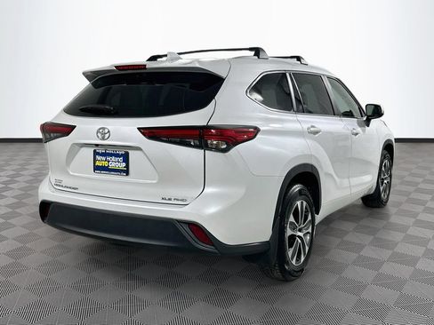 Used 2023 Toyota Highlander XLE AWD/4WD image 7
