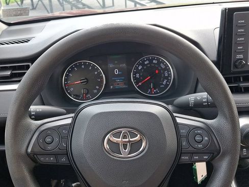 Used 2019 Toyota RAV4 LE AWD/4WD image 18