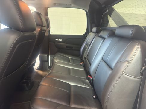 Used 2011 Chevrolet Avalanche LT w/ Luxury Package image 27