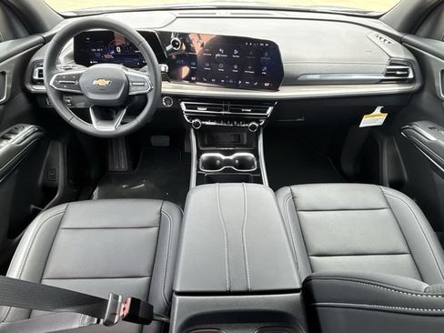 New 2026 Chevrolet Traverse LT w/ Sun and Wheel Package FWD image 12
