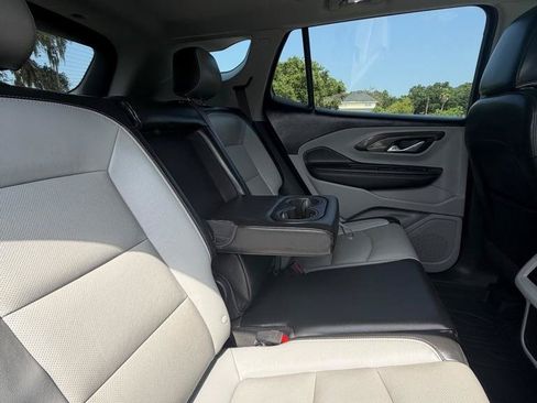 Used 2022 GMC Terrain SLT w/ Infotainment Package II FWD image 17