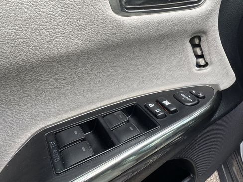 Used 2014 Toyota Avalon Limited image 39