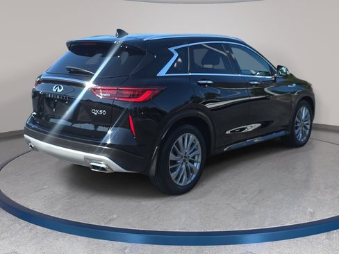 Used 2023 INFINITI QX50 Luxe AWD/4WD image 5