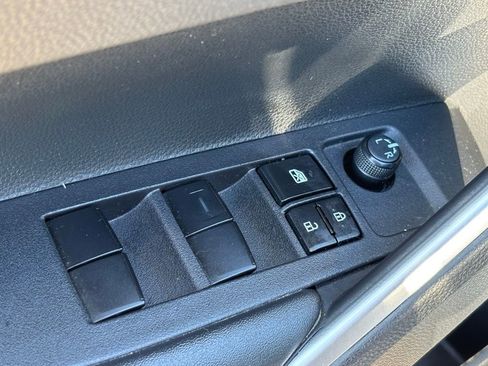 Used 2023 Toyota Corolla Cross XSE image 28