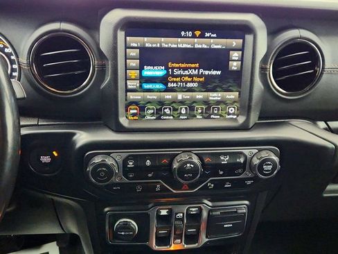 Used 2022 Jeep Wrangler Unlimited Sahara AWD/4WD image 17
