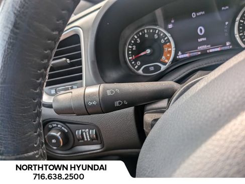 Used 2021 Jeep Renegade Latitude w/ Sun & Sound Group AWD/4WD image 23