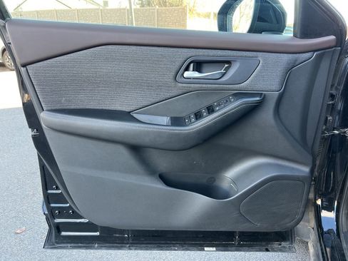 Used 2023 Nissan Rogue SV image 8