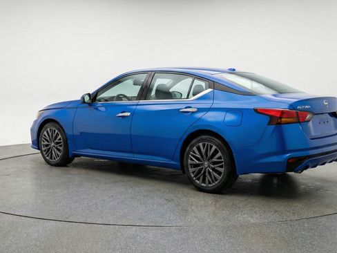 Used 2025 Nissan Altima 2.5 SV image 6