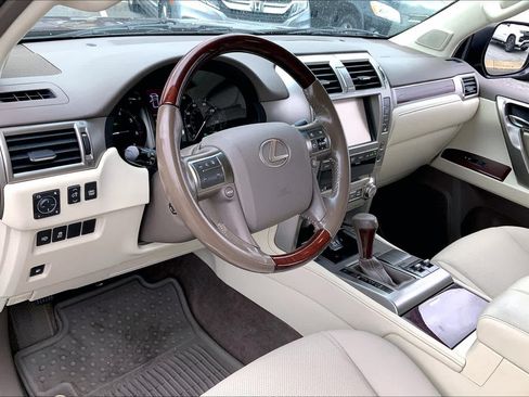 Used 2016 Lexus GX 460 w/ Premium Package AWD/4WD image 18