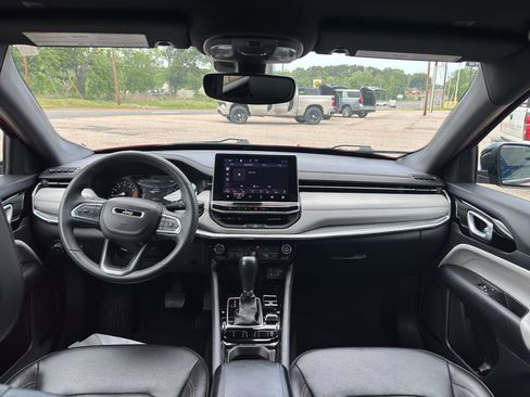 Used 2024 Jeep Compass Limited AWD/4WD image 13