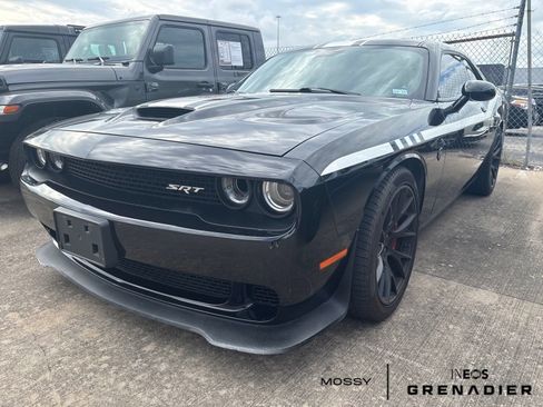 Used 2015 Dodge Challenger SRT Hellcat RWD image 2