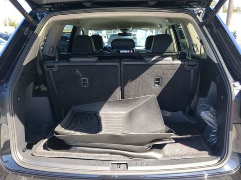 Certified 2024 Volkswagen Atlas SE image 9