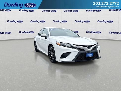 Used 2019 Toyota Camry SE FWD image 2