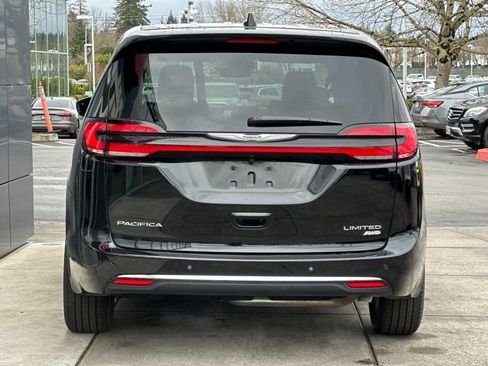 Used 2026 Chrysler Pacifica Limited AWD/4WD image 4