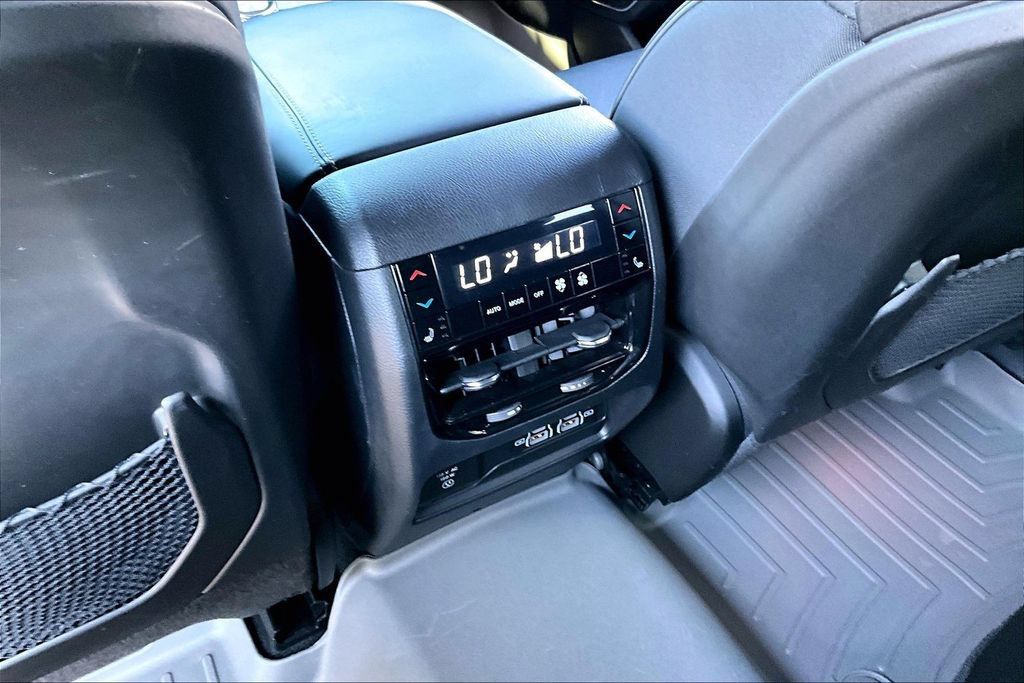Used 2023 Jeep Grand Cherokee Overland w/ Adv Protech Group III AWD/4WD image 32