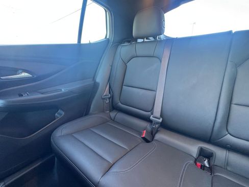 Used 2025 Buick Envista Sport Touring image 37