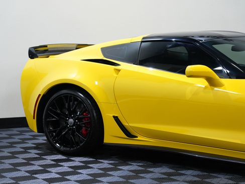 Used 2017 Chevrolet Corvette Z06 w/ Z07 Performance Package RWD image 14
