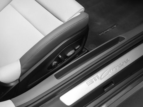 Certified 2025 Porsche 911 Carrera RWD image 24