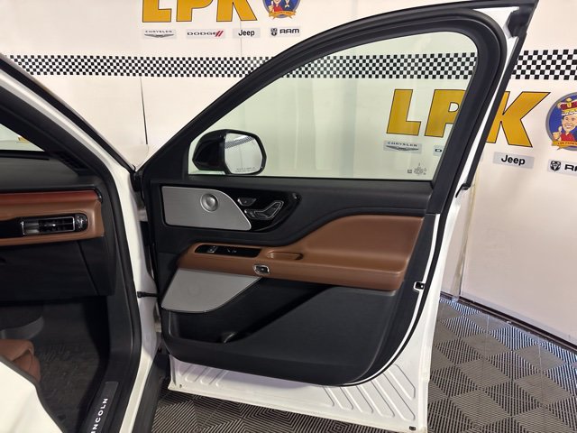 Used 2020 Lincoln Aviator Reserve w/ Equipment Group 202A AWD/4WD image 16