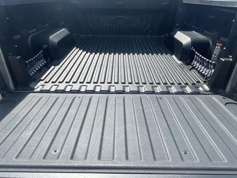 Used 2023 Chevrolet Silverado 1500 LT AWD/4WD image 4