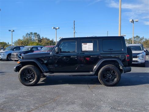 Used 2020 Jeep Wrangler Unlimited Sahara image 9