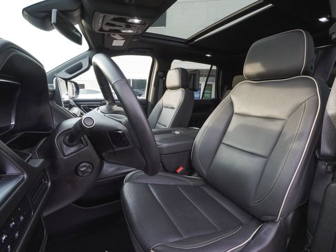 Used 2023 GMC Yukon SLT w/ SLT Premium Package image 32