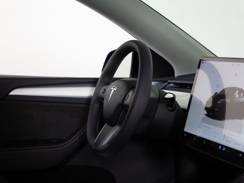 Used 2024 Tesla Model Y Performance image 24