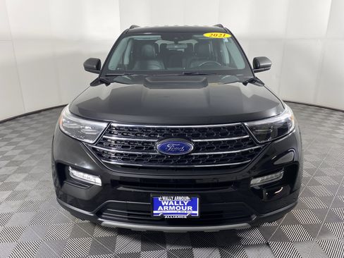 Used 2021 Ford Explorer XLT w/ Equipment Group 202A image 12