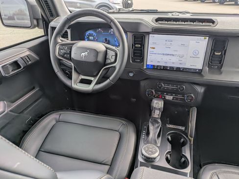 New 2025 Ford Bronco Badlands image 32