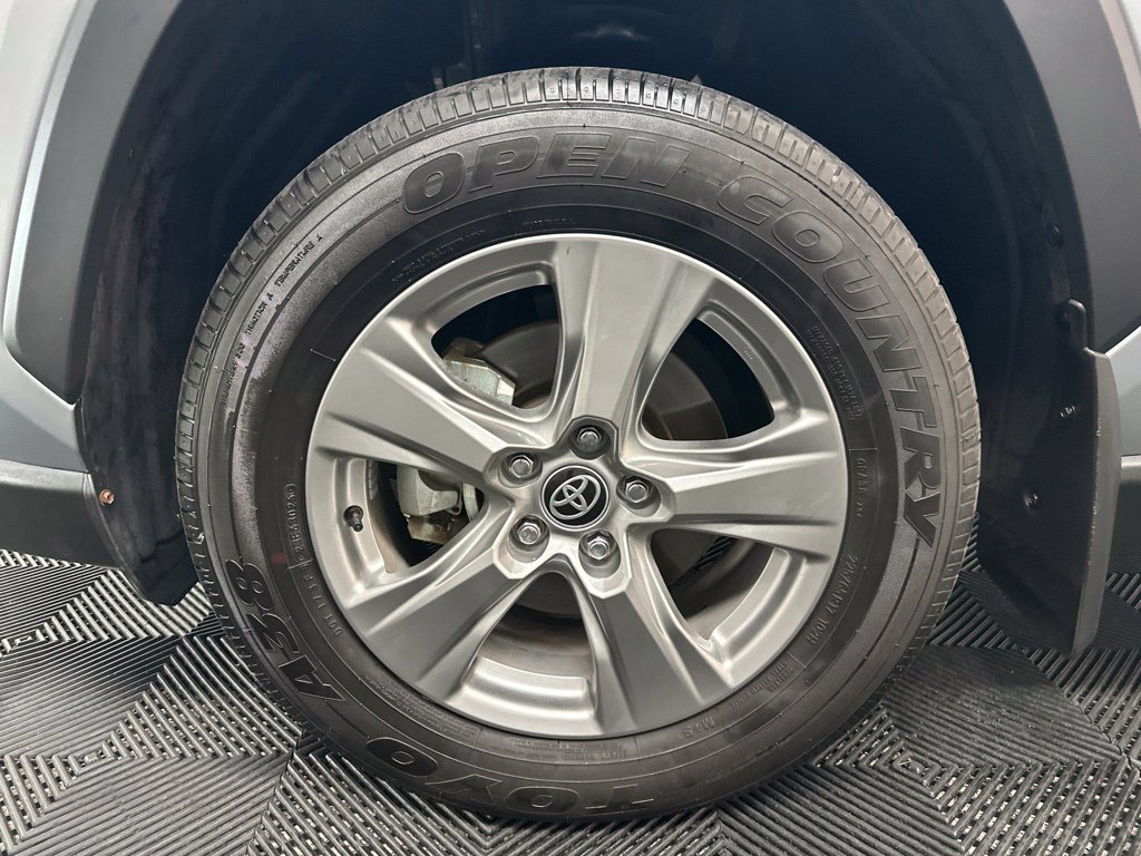 Used 2025 Toyota RAV4 XLE AWD/4WD image 35