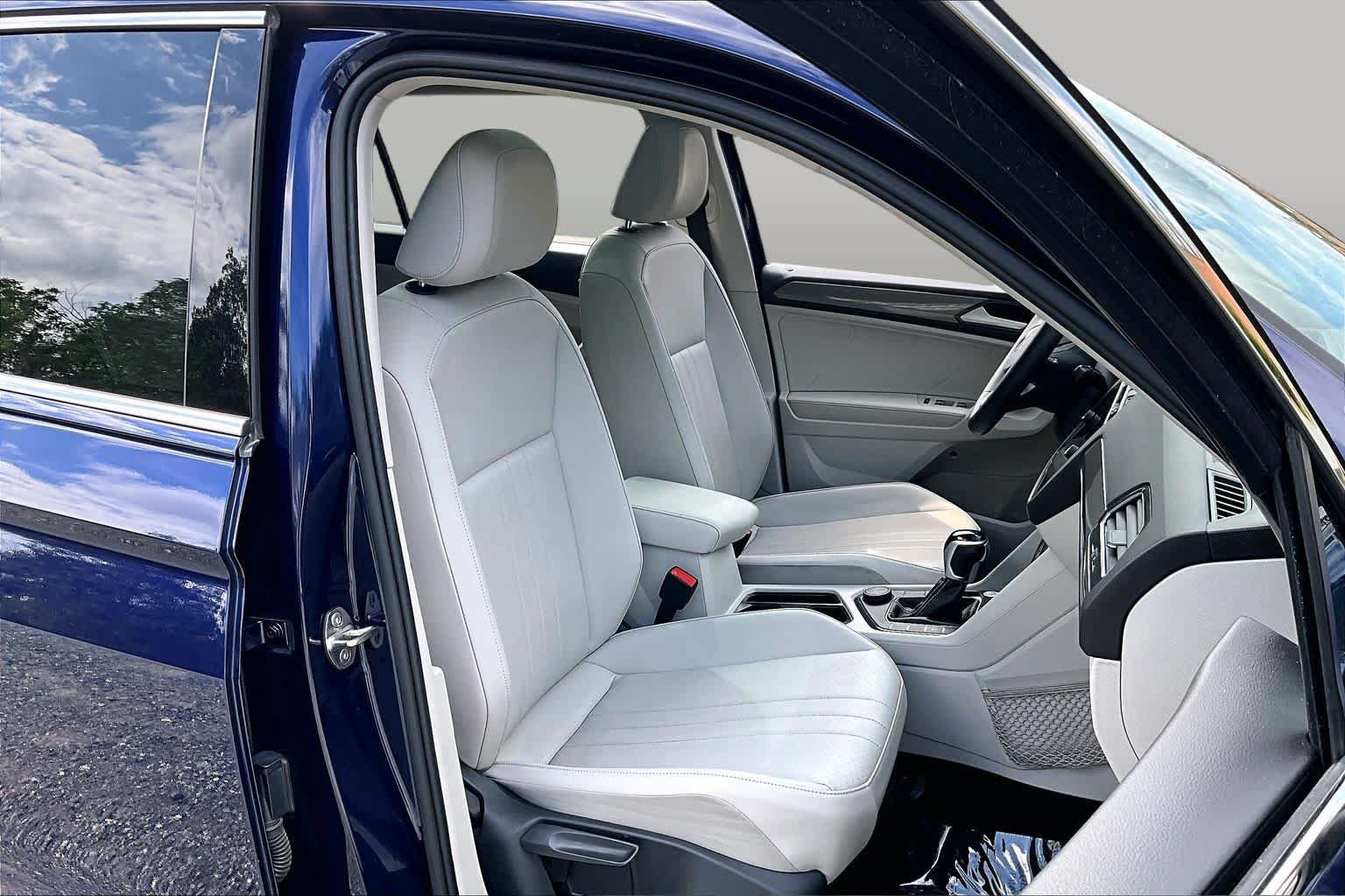 Used 2022 Volkswagen Tiguan SE AWD/4WD image 9