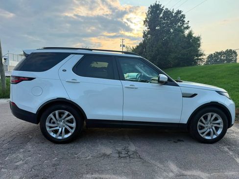 Used 2017 Land Rover Discovery HSE AWD/4WD image 4