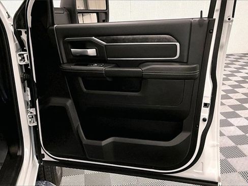 Used 2024 RAM 2500 Big Horn w/ Safety Group image 17