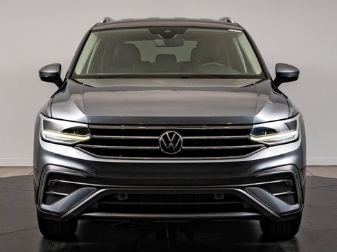 Used 2023 Volkswagen Tiguan SE FWD image 2