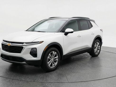 Used 2025 Chevrolet Equinox LT image 3