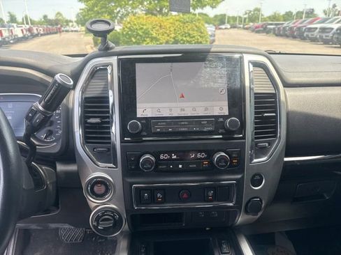 Used 2021 Nissan Titan SV w/ SV Convenience Package AWD/4WD image 18