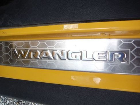 Used 2021 Jeep Wrangler Unlimited Rubicon w/ Dual Top Group AWD/4WD image 16