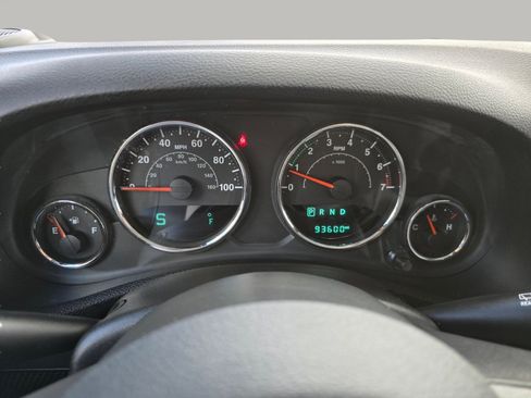 Used 2016 Jeep Wrangler Unlimited Sahara w/ Connectivity Group AWD/4WD image 7