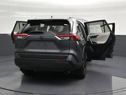 Used 2021 Toyota RAV4 XLE FWD image 38