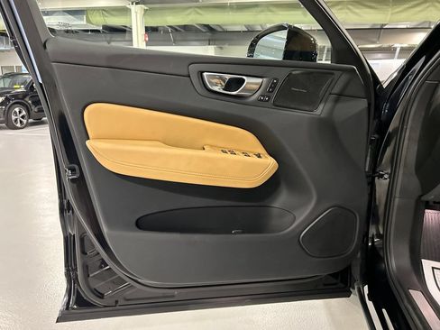 Certified 2023 Volvo XC60 T8 Ultimate w/ Climate Package AWD/4WD image 9