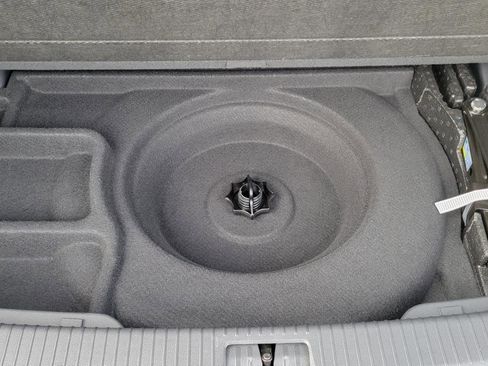 Used 2025 Volkswagen Atlas SEL image 48