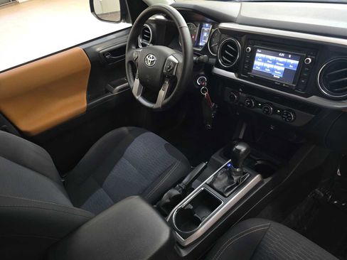 Used 2018 Toyota Tacoma SR5 AWD/4WD image 29
