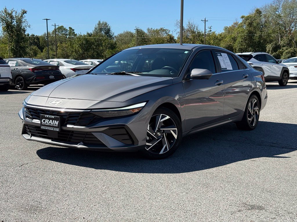 Used 2024 Hyundai Elantra Limited FWD image 3