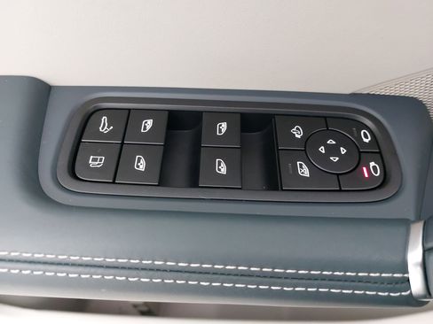 Certified 2023 Porsche Cayenne image 30