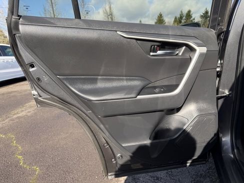 Used 2021 Toyota RAV4 XLE image 29