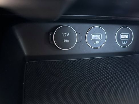 Used 2023 Genesis G70 2.0T RWD image 27