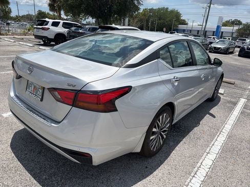 Certified 2023 Nissan Altima 2.5 SV FWD image 4