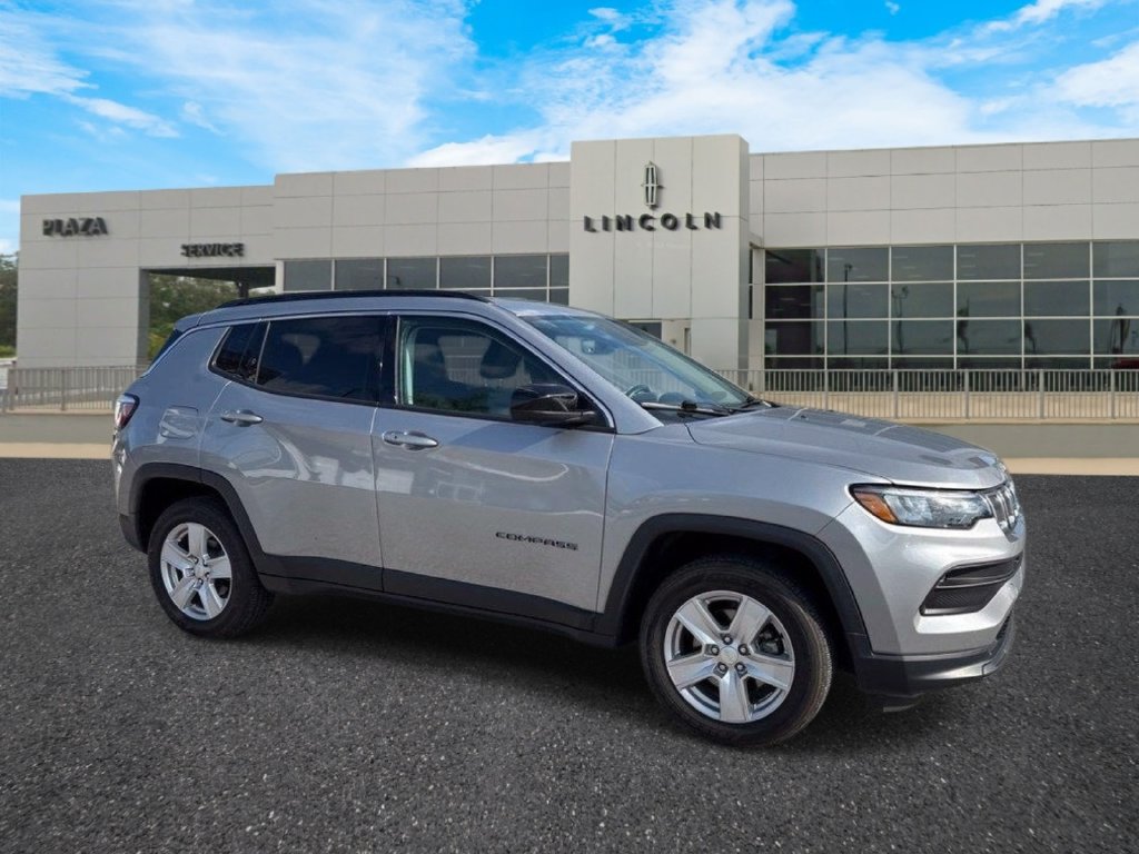 Used 2022 Jeep Compass Latitude w/ Convenience Group AWD/4WD image 1
