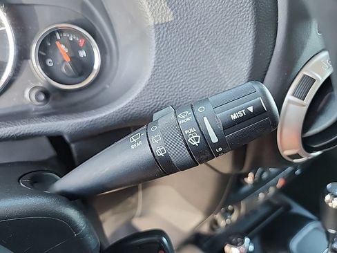Used 2018 Jeep Wrangler Unlimited Sahara w/ Connectivity Group AWD/4WD image 14