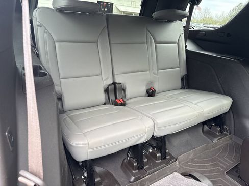 Used 2022 Chevrolet Tahoe LT w/ Luxury Package image 12